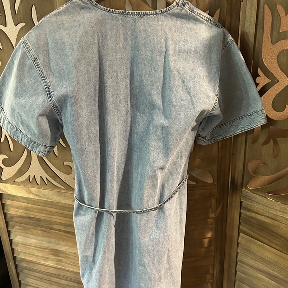 Frame Caftan Dress in Breezy - Picture 9 of 11